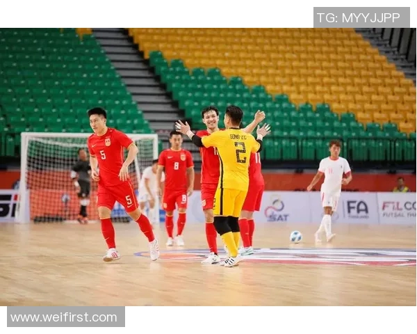 华裔足球明星成功入选国家队展现华人运动员的骄傲与实力